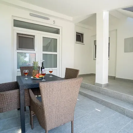 Skundric Appartement Vir