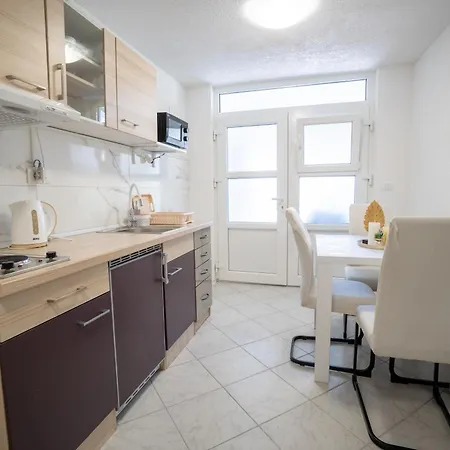 Skundric Apartmán Vir
